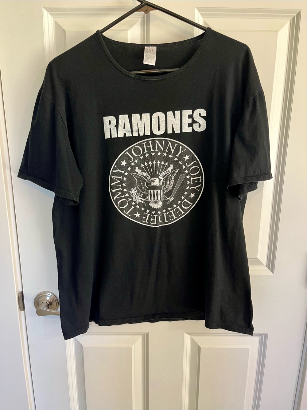 Ramones Black Men’s Graphic Band Tee